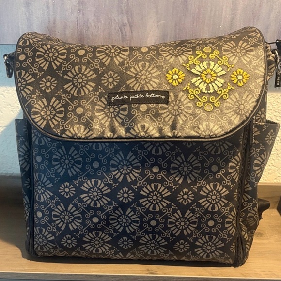 Petunia Pickle Bottom Diaper Bag Backpack Gray Floral w Changing Station - Picture 2 of 6